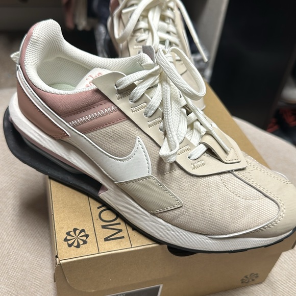 Nike Women’s Air Max Pre-Day size 6.5 - Picture 2 of 13